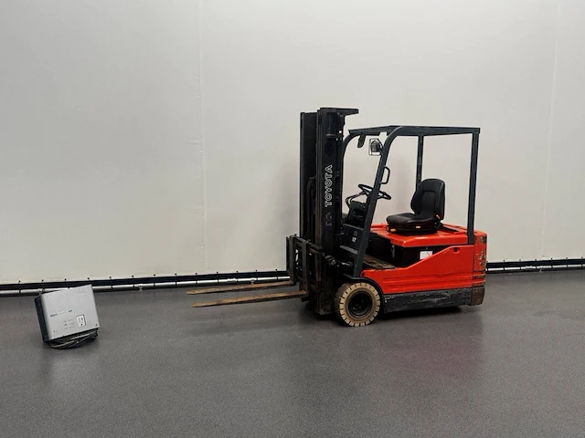 Elektrische vorkheftruck toyota 5fbe18 elektrisch 1800kg 4.7m 2002 - afbeelding 1 van  1