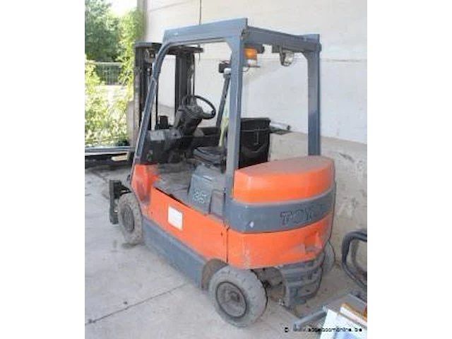 Elektrische vorkheftruck toyota, 7fbmf25, 3285kg, max 4700mm, nominaal hefvermogen 2500kg, bj 2004, 37608 werkuren - afbeelding 3 van  8