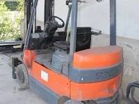 Elektrische vorkheftruck toyota, 7fbmf25, 3285kg, max 4700mm, nominaal hefvermogen 2500kg, bj 2004, 37608 werkuren - afbeelding 3 van  8