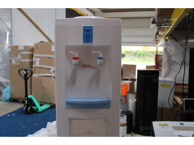 Elektrische waterdispenser (warm/koud water) - afbeelding 1 van  4