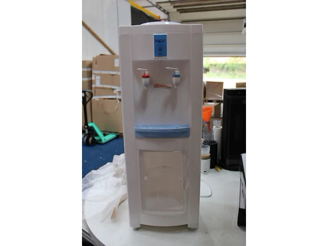 Elektrische waterdispenser (warm/koud water) - afbeelding 2 van  4
