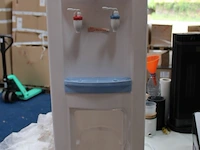 Elektrische waterdispenser (warm/koud water) - afbeelding 2 van  4