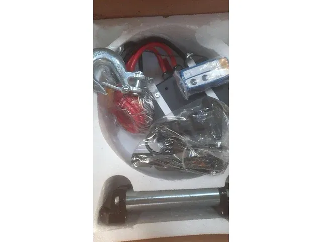 Elektrische winch 5909kg nieuw - afbeelding 1 van  1