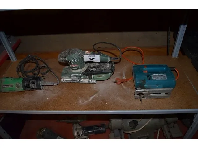 Elektrische wipzaag black&decker dn521, elektrische vlakschuurder bosch pss 200 a , elektrisch boormachine hitachi d10ya - afbeelding 1 van  11