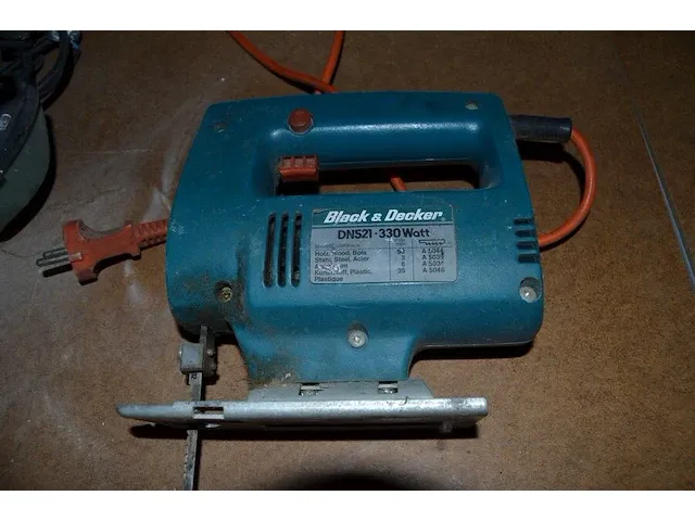 Elektrische wipzaag black&decker dn521, elektrische vlakschuurder bosch pss 200 a , elektrisch boormachine hitachi d10ya - afbeelding 7 van  11