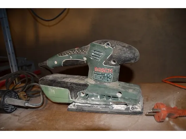 Elektrische wipzaag black&decker dn521, elektrische vlakschuurder bosch pss 200 a , elektrisch boormachine hitachi d10ya - afbeelding 11 van  11