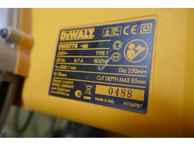 Elektrishe afkortzaagmachine dewalt - afbeelding 3 van  5