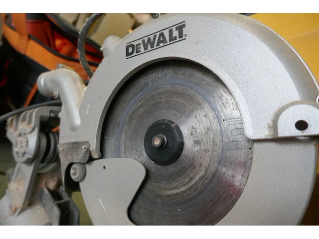 Elektrishe afkortzaagmachine dewalt - afbeelding 4 van  5