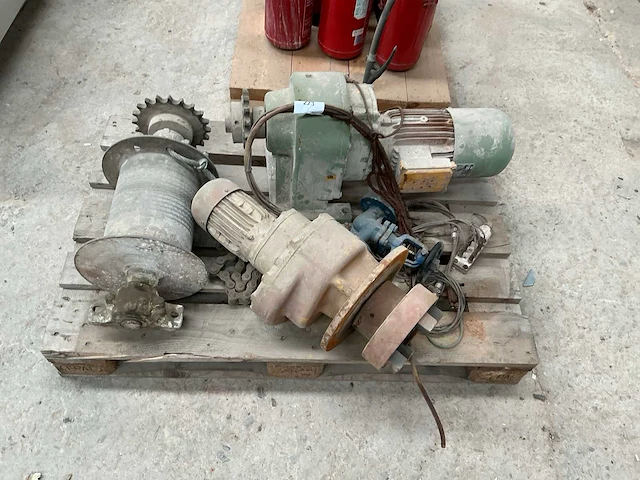 Elektromotor (2x) - afbeelding 1 van  4