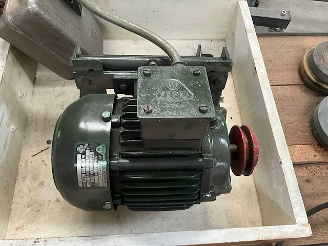 Elektromotor - afbeelding 1 van  8
