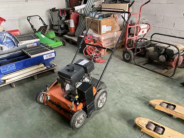 Eliet verticuteermachine - afbeelding 1 van  8