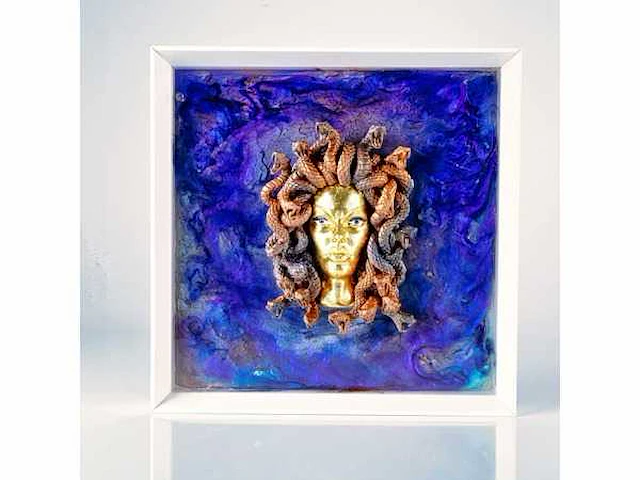 Elvira lopez - "la medusa n3" - sculptuur van medusa buste - 3d kunst op epoxy kunst frame van 40x40 cm. 1/1 - afbeelding 1 van  6