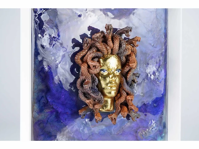 Elvira lopez - "la medusa n3" - sculptuur van medusa buste - 3d kunst op epoxy kunst frame van 40x40 cm. 1/1 - afbeelding 4 van  6