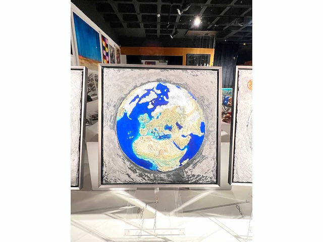 Elvira lopez - trio giant art "the world" 2024 -- 1/1 hand kunstwerk - 3 stuks van 110 cmx110cm - totale muur 110 cm x 350 cm- uitzonderlijk - afbeelding 10 van  15
