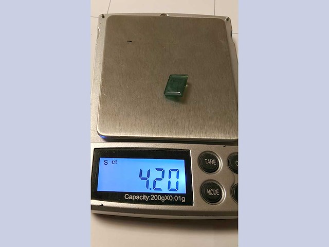 Emerald rechthoekig gevormd-natuurlijk groen gewonnen -4,2 cts - afbeelding 2 van  5
