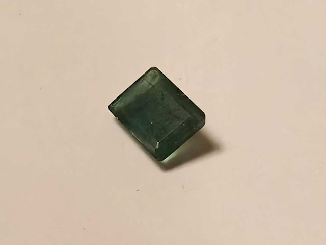 Emerald rechthoekig gevormd-natuurlijk groen gewonnen -4,2 cts - afbeelding 3 van  5