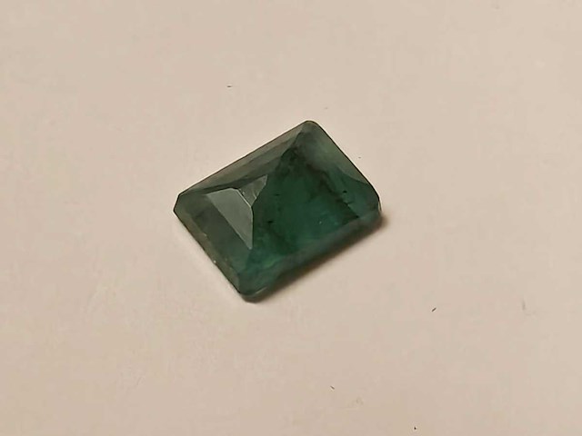 Emerald rechthoekig gevormd-natuurlijk groen gewonnen -4,2 cts - afbeelding 4 van  5