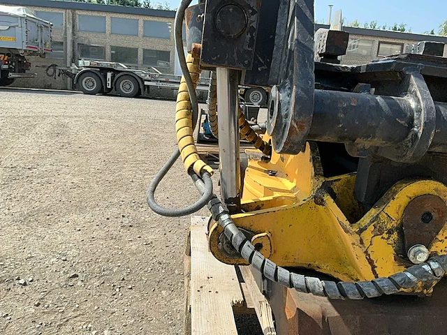 Encon ec30 tiltrotator ander grondverzetmaterieel - afbeelding 3 van  16