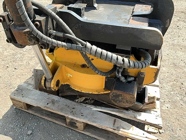 Encon ec30 tiltrotator ander grondverzetmaterieel - afbeelding 4 van  16