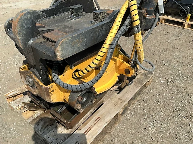 Encon ec30 tiltrotator ander grondverzetmaterieel - afbeelding 6 van  16