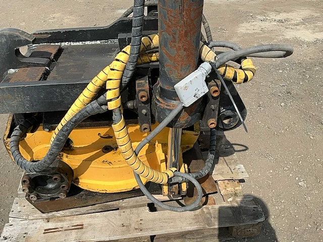 Encon ec30 tiltrotator ander grondverzetmaterieel - afbeelding 7 van  16