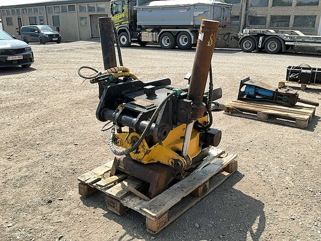 Encon ec30 tiltrotator ander grondverzetmaterieel - afbeelding 1 van  16