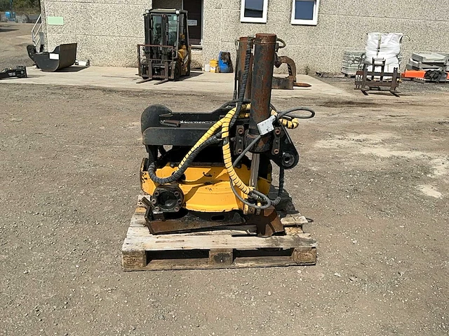 Encon ec30 tiltrotator ander grondverzetmaterieel - afbeelding 13 van  16