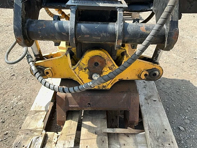 Encon ec30 tiltrotator ander grondverzetmaterieel - afbeelding 16 van  16