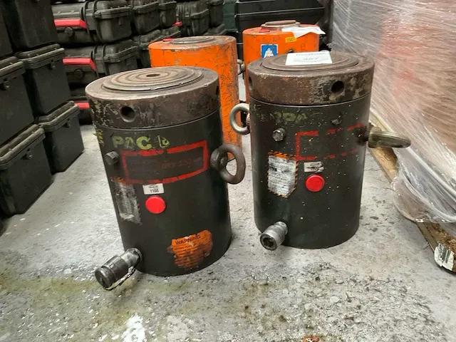 Enerpac hydraulische pompcilinder (2x) - afbeelding 1 van  3