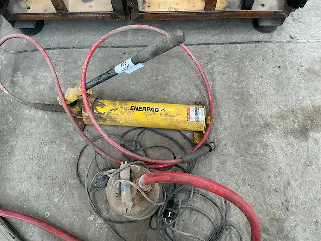 Enerpac p80 hydraulische handpomp - afbeelding 1 van  5