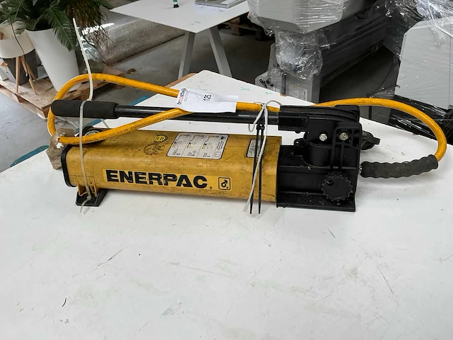 Enerpac p802 hydraulische handpomp - afbeelding 1 van  3
