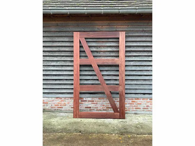 Enkel poortkader padouk (126 cmb x 211 cmh) - afbeelding 2 van  3