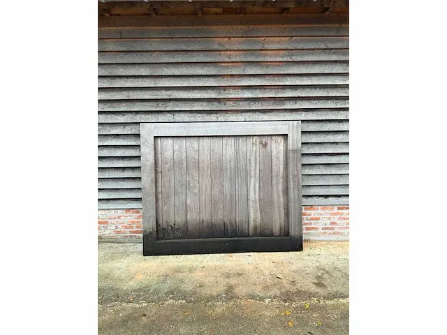 Enkele poort padouk vlak op het kader (170,5 cmb x 140 cmh) - afbeelding 1 van  2
