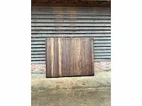 Enkele poort padouk vlak op het kader (170,5 cmb x 140 cmh) - afbeelding 2 van  2