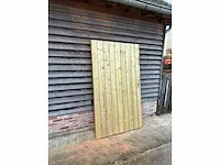 Enkele poort thermowood grenen kader + beplanking geïmpregneerde grenen vlak op het kader ( 109 cmb x 185,5 cmh)