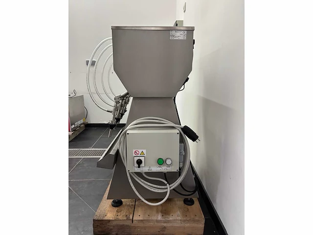 Enotecnica pillan - bacco 40e - professionele flesvuller - brewery equipment - afbeelding 2 van  4