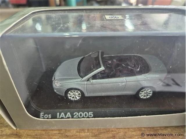 Eos en racewagen - afbeelding 2 van  3
