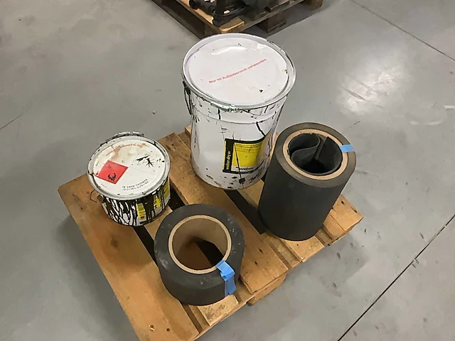 Epdm en verf voor fundering - afbeelding 1 van  3
