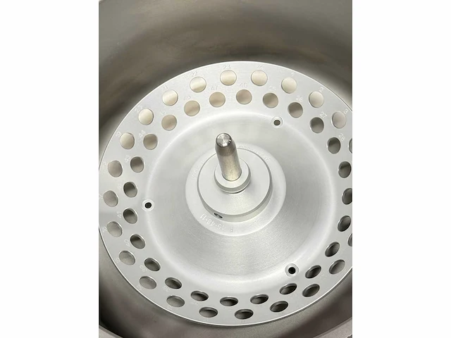 Eppendorf - concentrator plus - vacuüm centrifuge - afbeelding 2 van  4