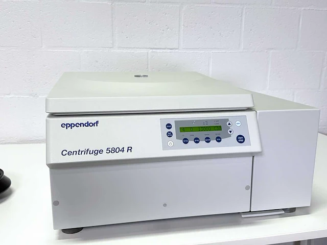 Eppendorf 5804r - gekoelde centrifuge met rotoren - afbeelding 1 van  4