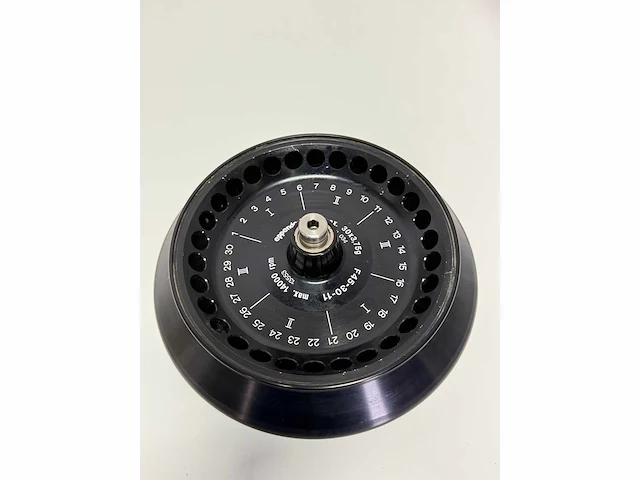 Eppendorf 5804r - gekoelde centrifuge met rotoren - afbeelding 3 van  4