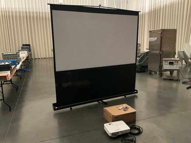 Epson beamer + projectiescherm - afbeelding 1 van  11