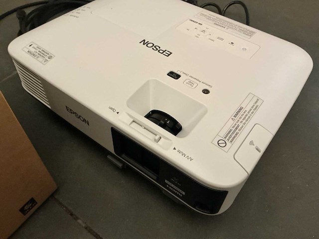 Epson beamer + projectiescherm - afbeelding 8 van  11