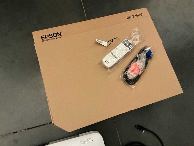 Epson beamer + projectiescherm - afbeelding 9 van  11