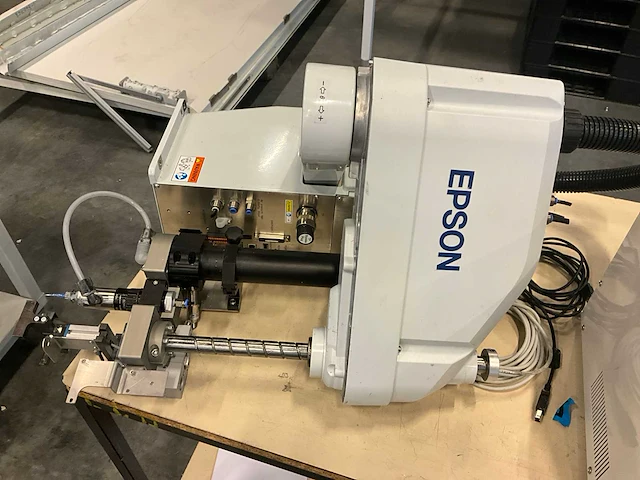 Epson scara robot - afbeelding 1 van  10