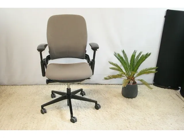 Ergonomische bureaustoel steelcase leap mokka - afbeelding 1 van  6