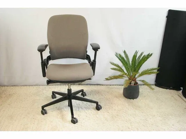Ergonomische bureaustoel steelcase leap mokka - afbeelding 1 van  6