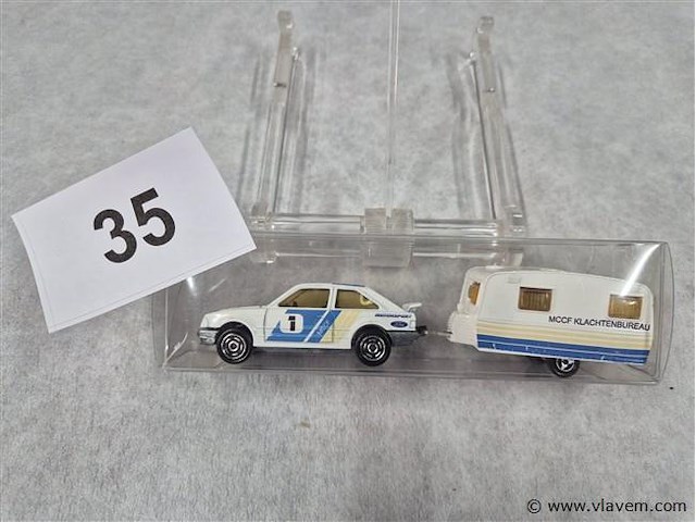 Escort met trailer - afbeelding 1 van  3