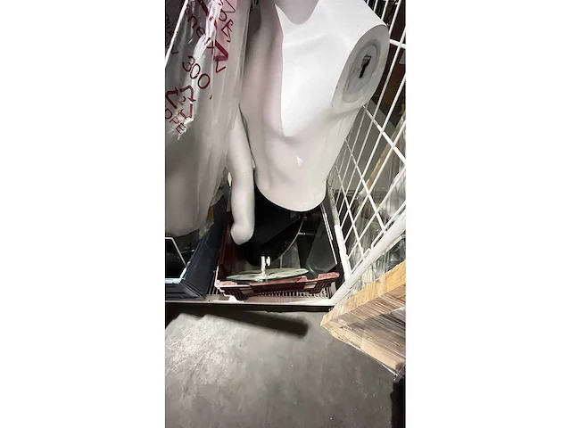 Etalagepoppen - paspoppen - window mannequins (48x) - afbeelding 2 van  12