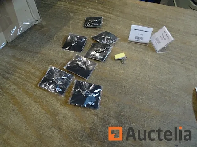 Etikethouder karton, mini pins - afbeelding 1 van  8